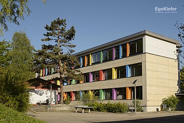 Foto dell'esterno del complesso scolastico Buchsee a Köniz