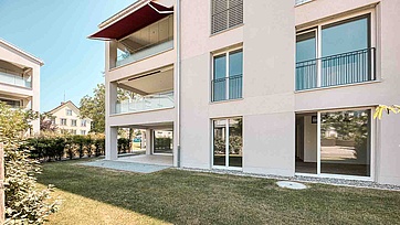 Aussenaufnahme eines Mehrfamilienhauses Holzgass Stachen-Arbon mit EgoKiefer Kunststoff-Fenstern EgoAllround