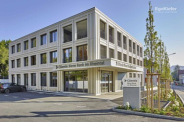 [Translate to it-ch:] Aussenaufnahme Umbau Clientis Biene Bank im Rheintal 